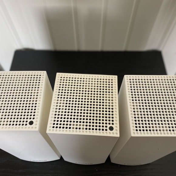 Linksys Velop MX4200 AX4200 Tri-Band Wi-Fi 6 Mesh (3-Pack) and Power Adapters - Picture 9 of 12